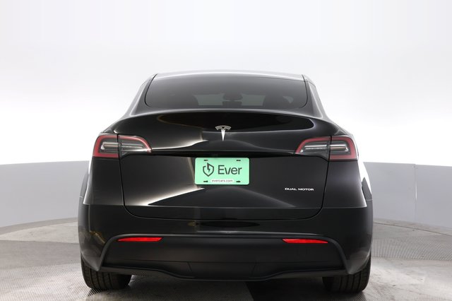 2025 Tesla Model Y — photo 12 of 26