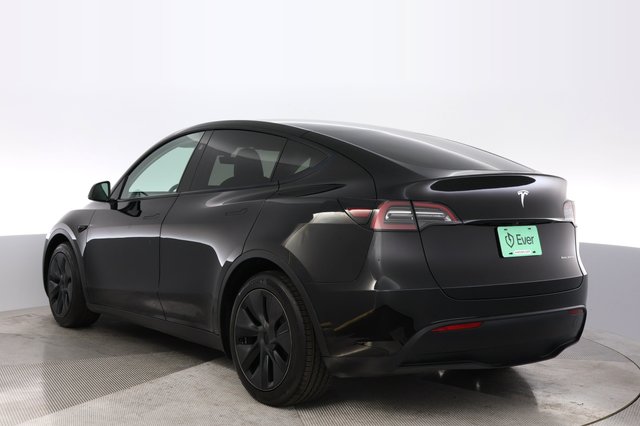 2025 Tesla Model Y — photo 13 of 26
