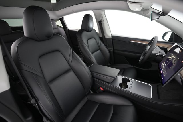 2025 Tesla Model Y — photo 18 of 26