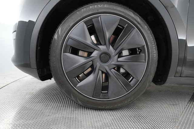 2025 Tesla Model Y — photo 16 of 26