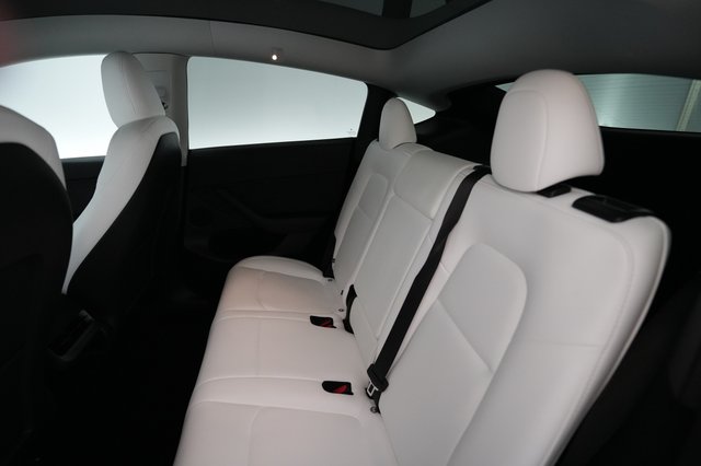 2025 Tesla Model Y — photo 17 of 21