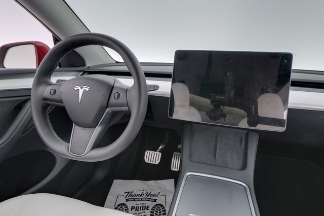 2025 Tesla Model Y — photo 18 of 21