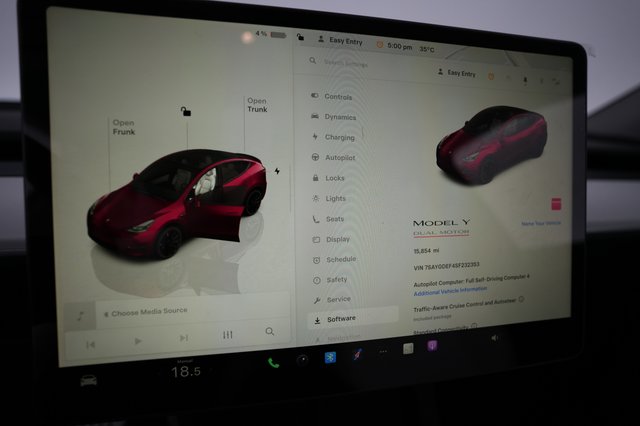 2025 Tesla Model Y — photo 5 of 21