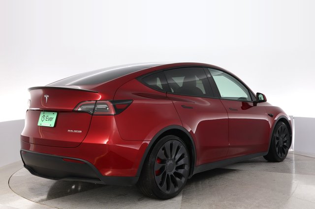 2025 Tesla Model Y — photo 2 of 21