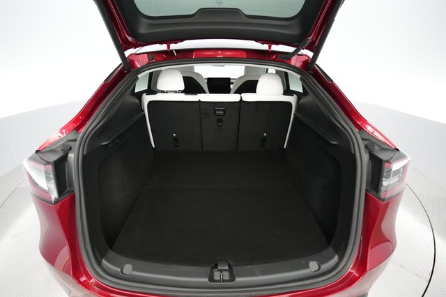 2025 Tesla Model Y — photo 6 of 21