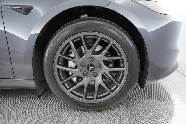 2025 Tesla Model 3 — photo 15 of 21