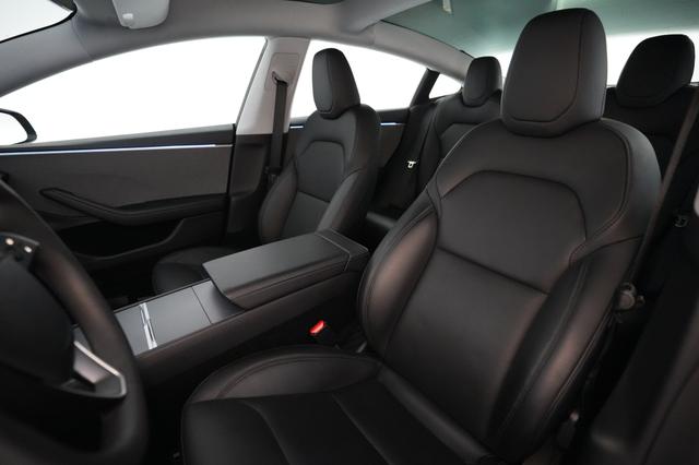 2025 Tesla Model 3 — photo 3 of 21