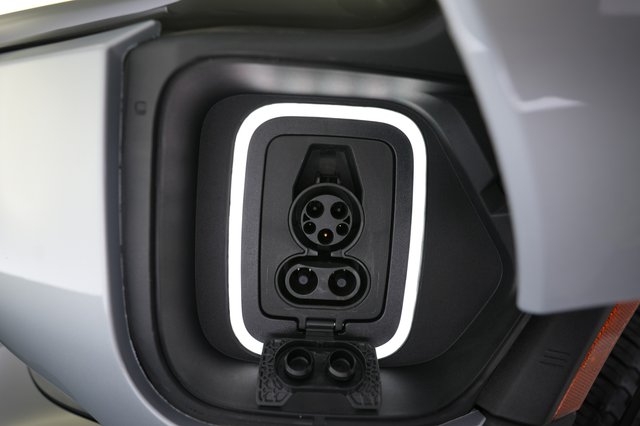 2024 Rivian R1T — photo 8 of 21