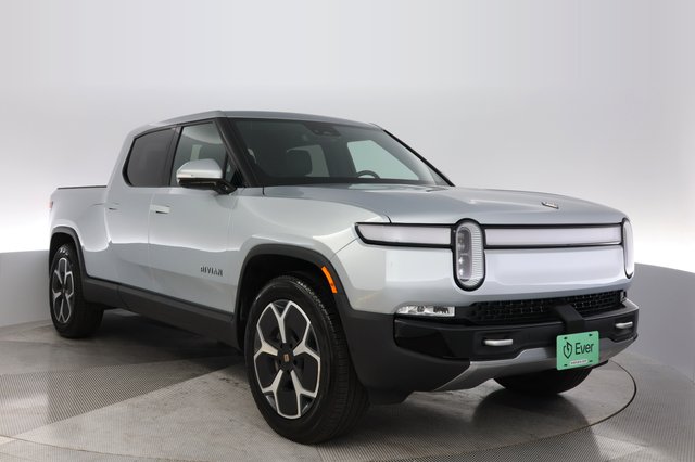 2024 Rivian R1T — photo 10 of 21