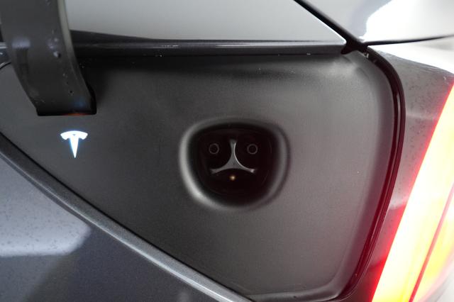 2022 Tesla Model 3 — photo 8 of 22