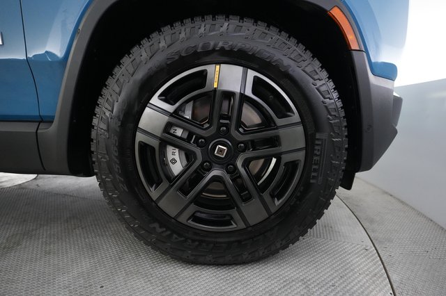 2024 Rivian R1S — photo 16 of 24