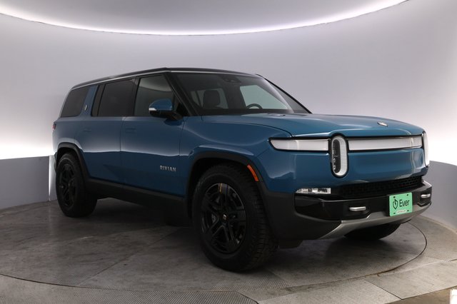 2024 Rivian R1S — photo 10 of 24