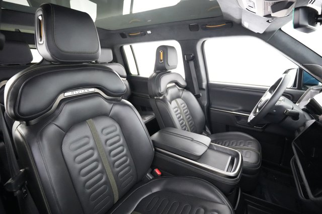 2024 Rivian R1S — photo 18 of 24