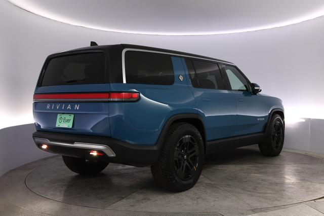 2024 Rivian R1S — photo 2 of 24