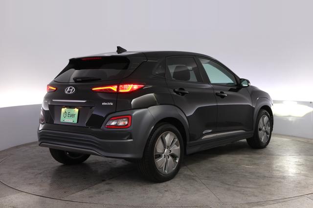 2021 Hyundai Kona Electric — photo 2 of 23