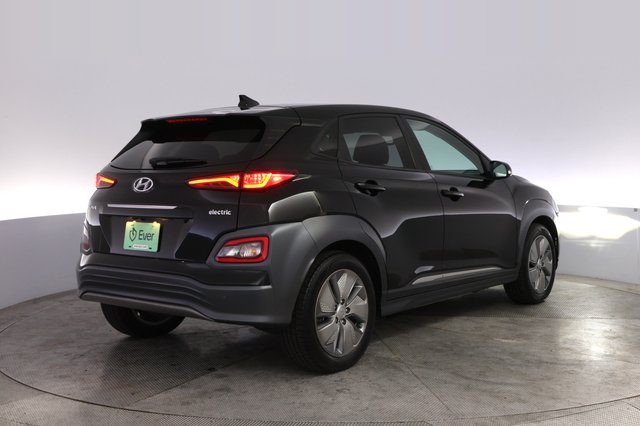 2021 Hyundai Kona Electric — photo 2 of 23