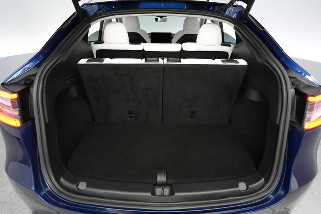 2024 Tesla Model Y — photo 6 of 26