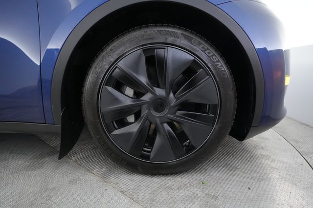 2024 Tesla Model Y — photo 16 of 26