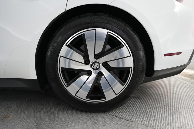2023 Porsche Taycan — photo 7 of 26