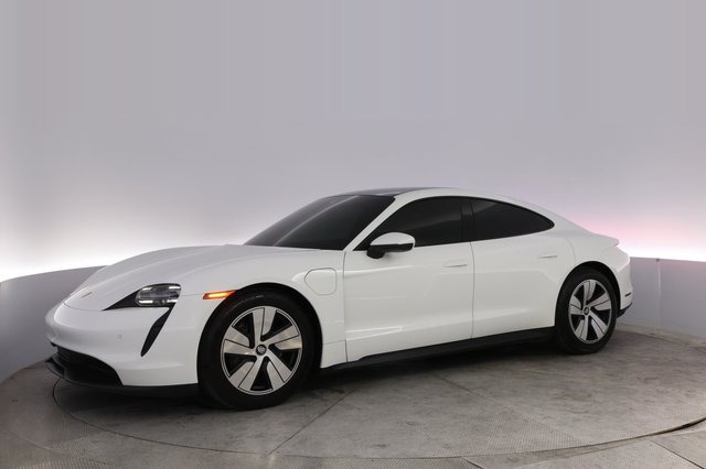 2023 Porsche Taycan — photo 14 of 26