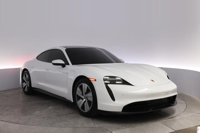 2023 Porsche Taycan — photo 10 of 26