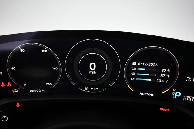 2023 Porsche Taycan — photo 5 of 26