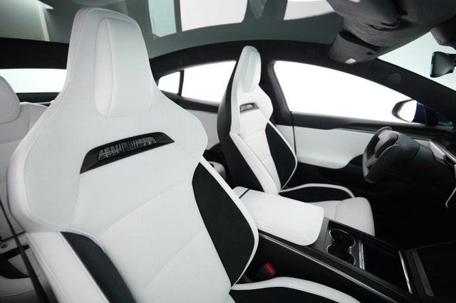 2025 Tesla Model S — photo 18 of 24
