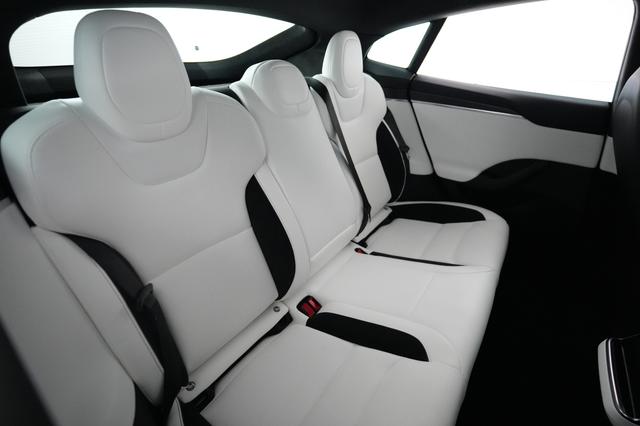 2025 Tesla Model S — photo 4 of 24