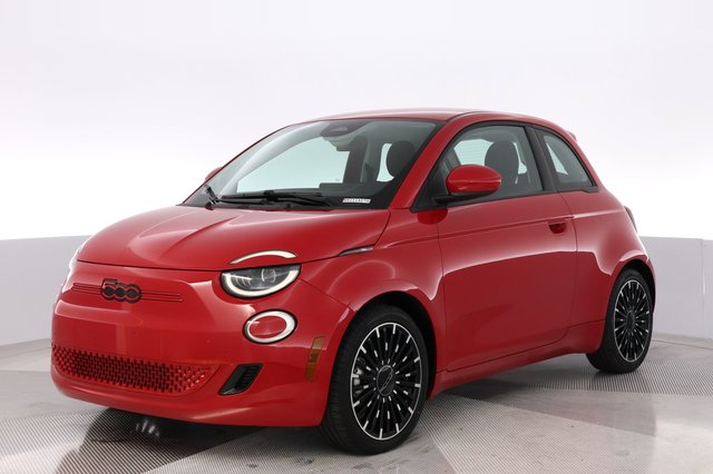 2024 Fiat 500e — VIN ZFAFFAA4XRX211427