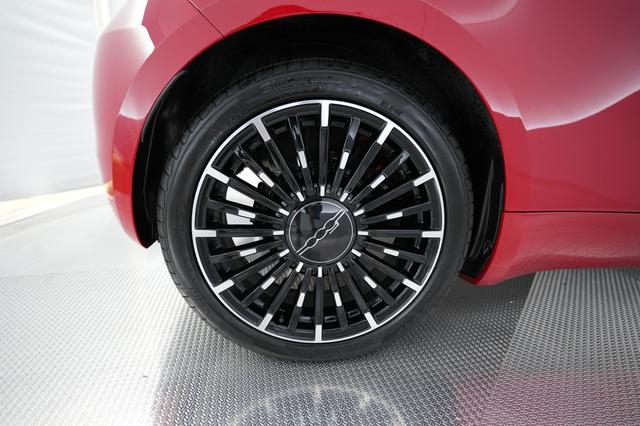 2024 Fiat 500e — photo 7 of 25