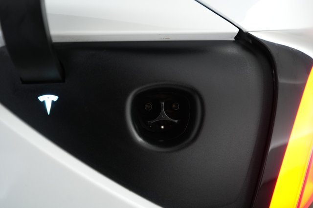 2024 Tesla Model 3 — photo 8 of 23