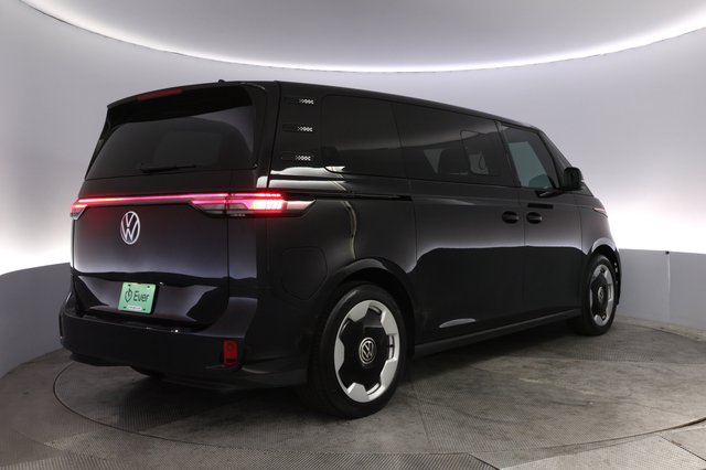 2025 Volkswagen ID.Buzz — photo 2 of 24