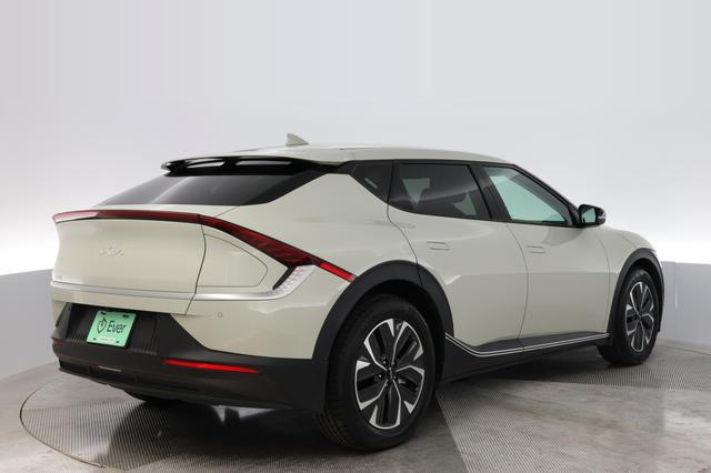 2024 Kia EV6 — photo 2 of 24