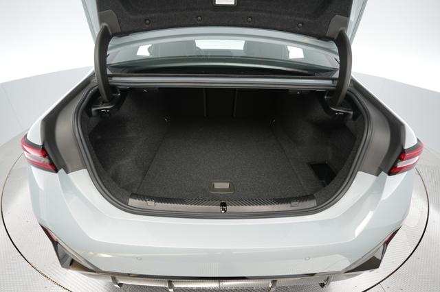 2024 BMW i5 — photo 6 of 23