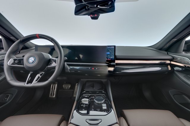 2024 BMW i5 — photo 21 of 23