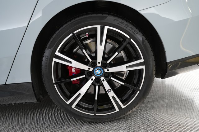 2024 BMW i5 — photo 7 of 23