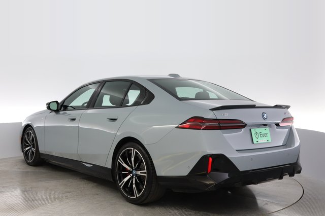 2024 BMW i5 — photo 13 of 23