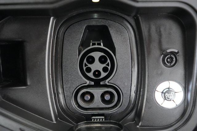 2023 Ford F-150 Lightning — photo 8 of 23