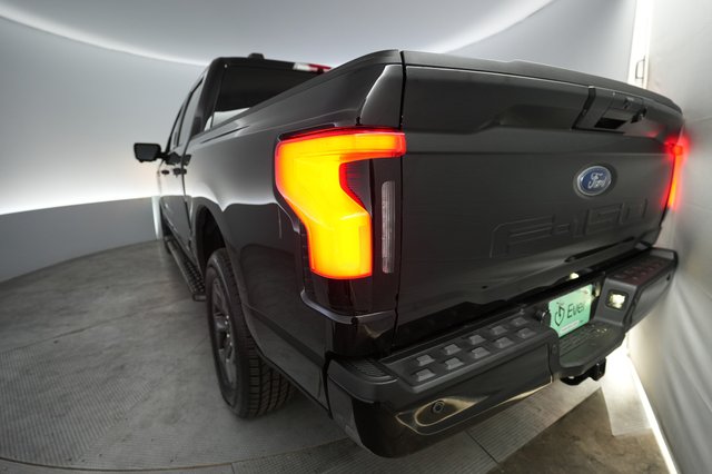 2023 Ford F-150 Lightning — photo 18 of 23
