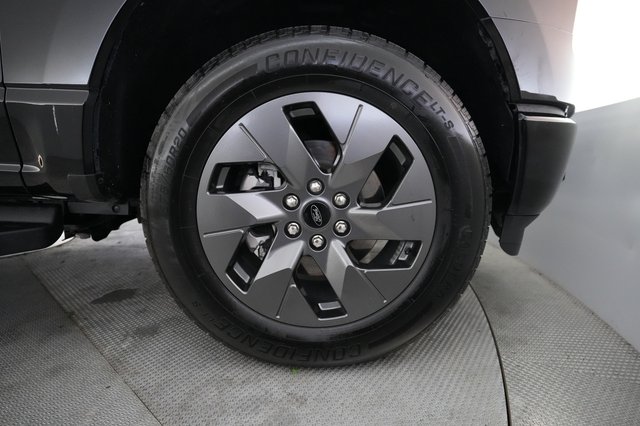 2023 Ford F-150 Lightning — photo 10 of 23