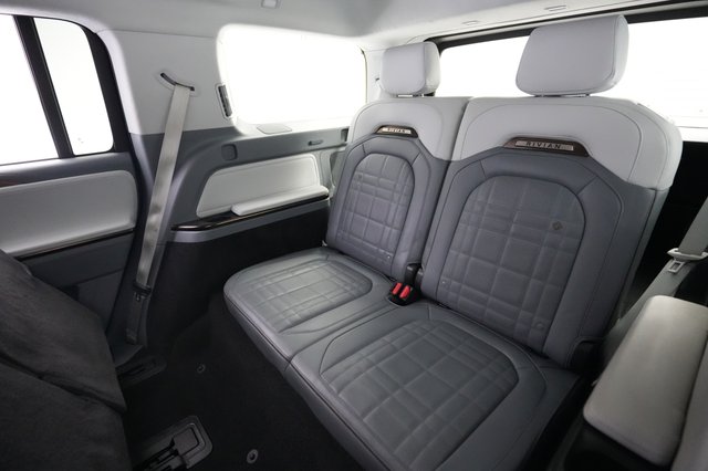 2025 Rivian R1S — photo 20 of 27