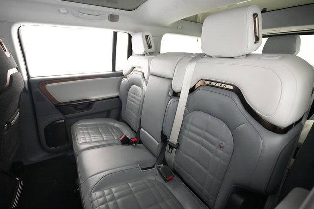 2025 Rivian R1S — photo 19 of 27