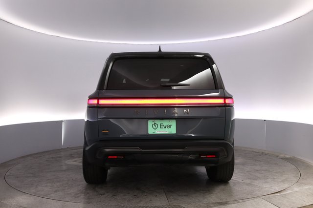 2025 Rivian R1S — photo 12 of 27