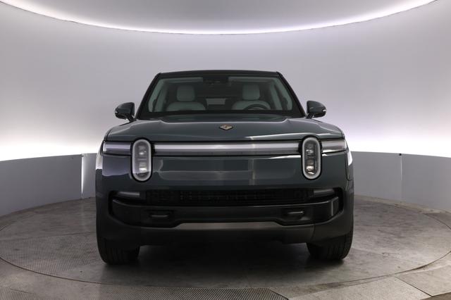 2025 Rivian R1S — photo 9 of 27