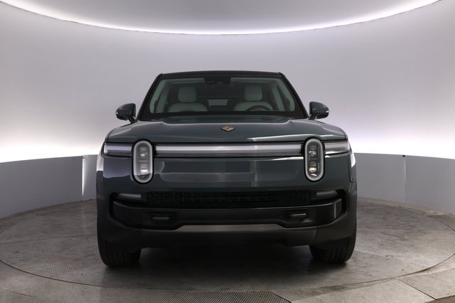 2025 Rivian R1S — photo 9 of 27