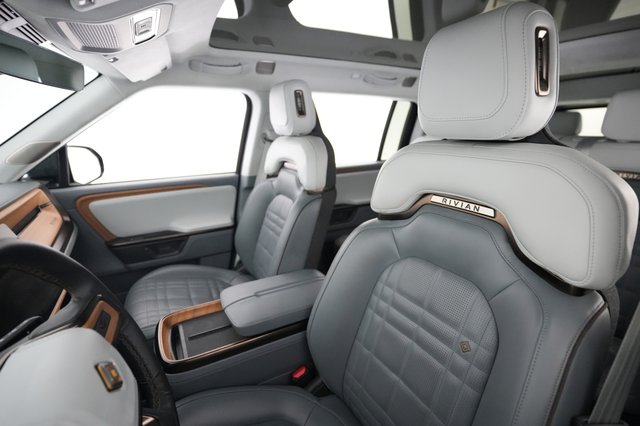 2025 Rivian R1S — photo 3 of 27