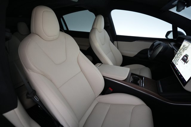 2022 Tesla Model X — photo 18 of 29