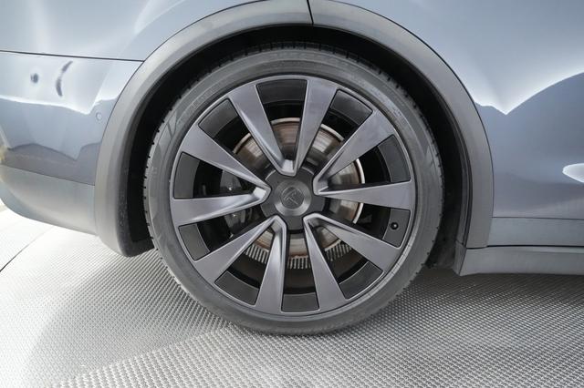 2022 Tesla Model X — photo 7 of 29