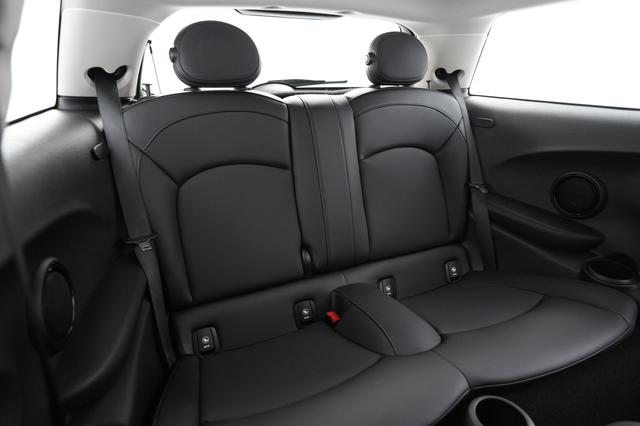 2022 MINI Cooper SE — photo 4 of 23