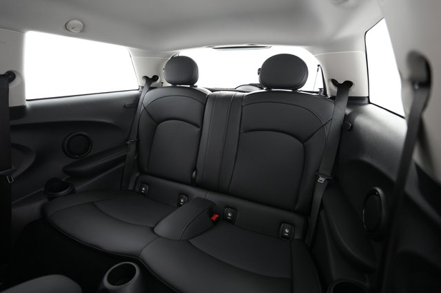 2022 MINI Cooper SE — photo 19 of 23